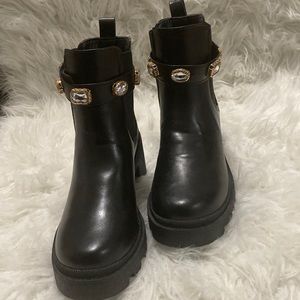 Girls boots